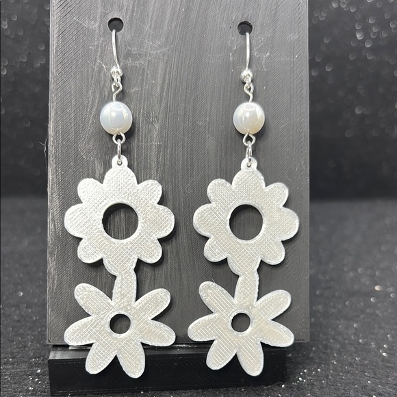 White Floral Drop Earrings - Picture 1 of 4